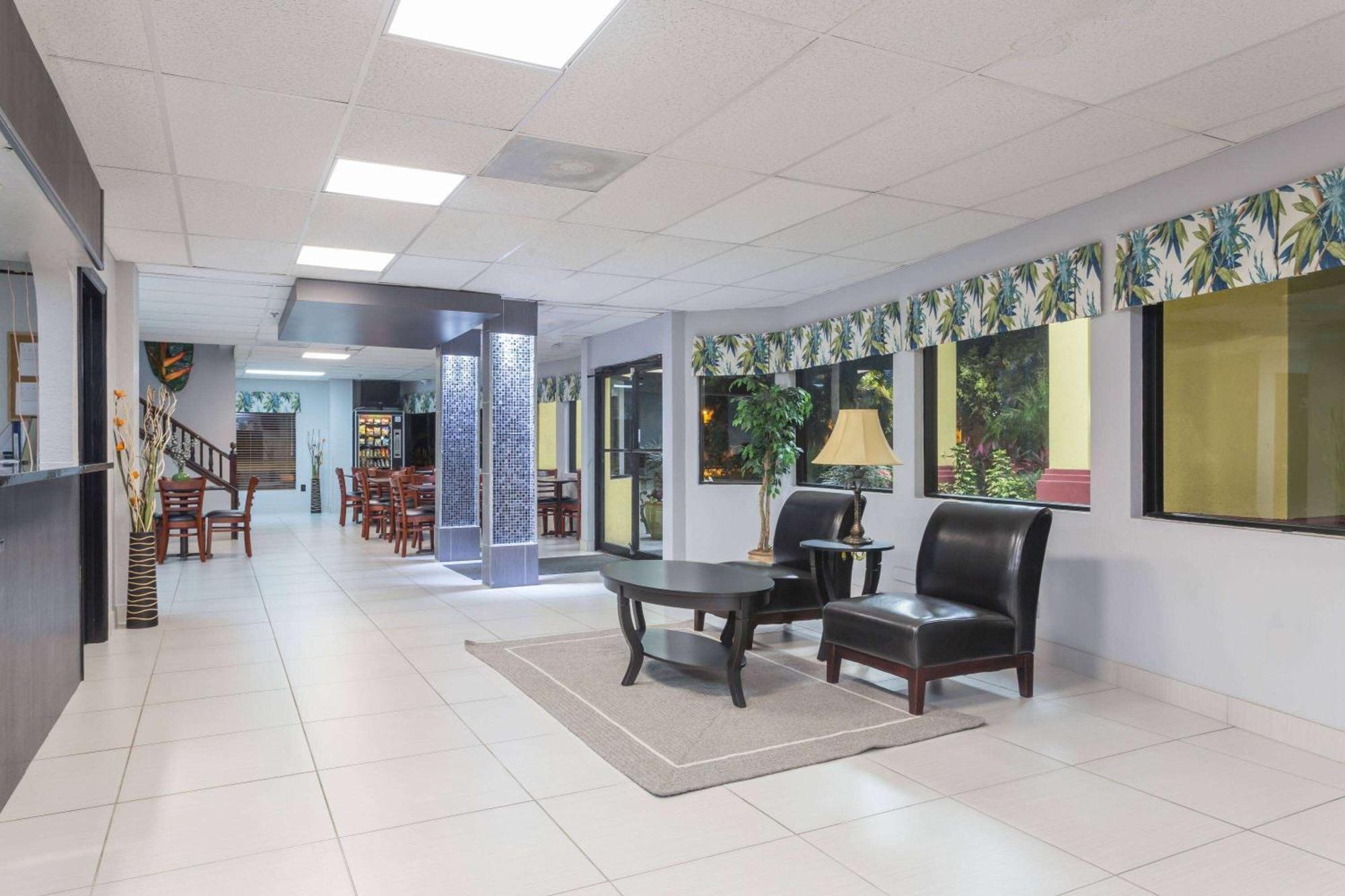 Days Inn By Wyndham Sarasota I-75 Vamo Exterior foto